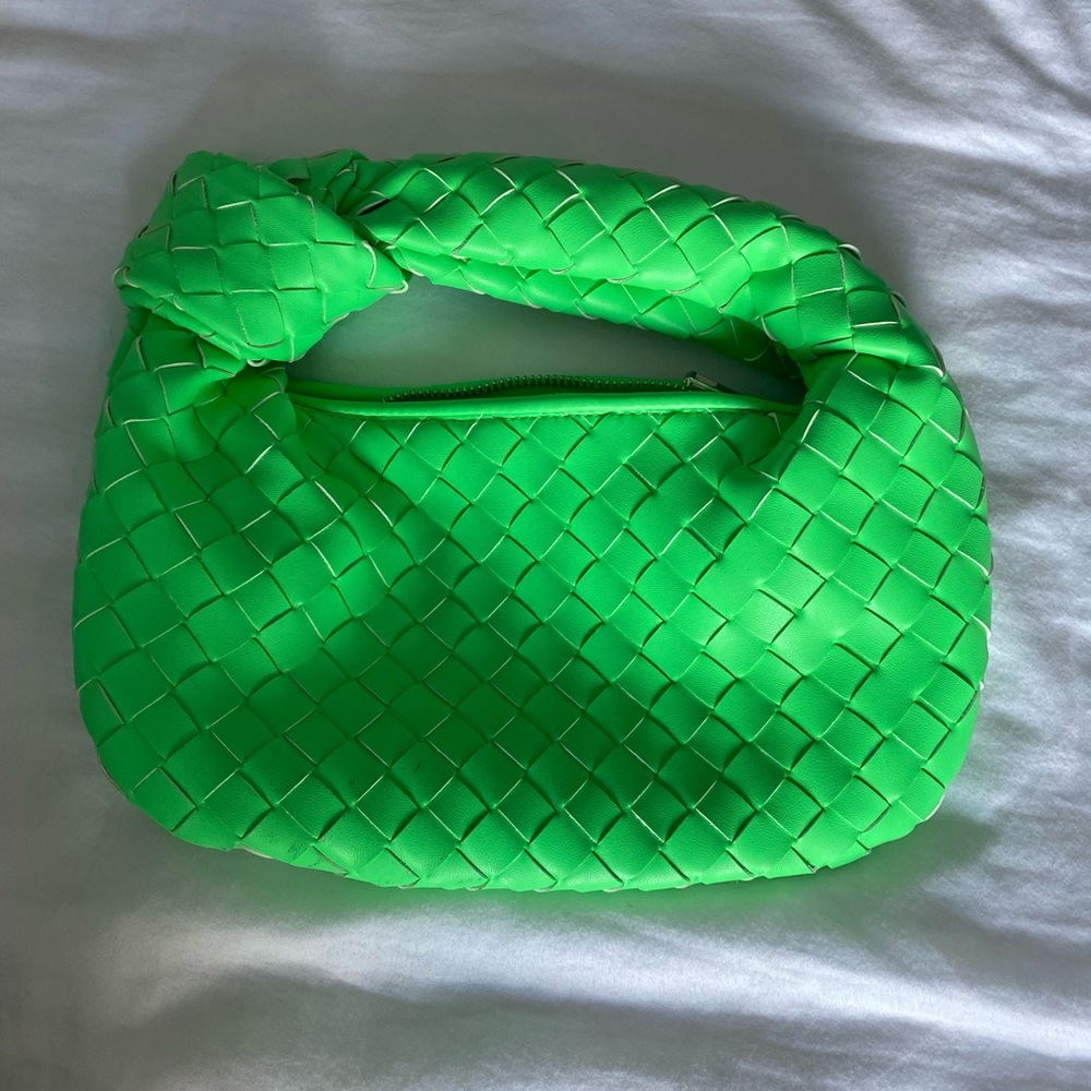 Green knotted tote